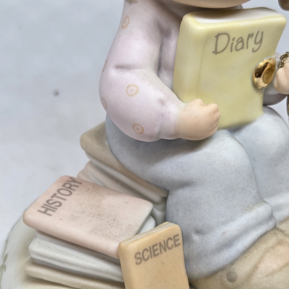 Precious Moments Growing in Grace Age 14 Figurine - Picture 3 of 5